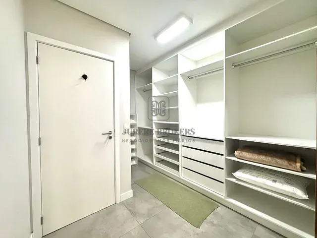 Apartamento 1 quarto e 2 banheiros, para alugar, no bairro Jurerê em Florianópolis