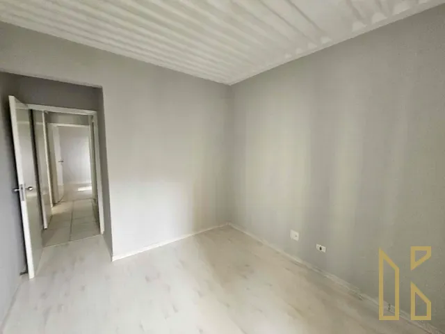 Apartamento com 99m² 3 quartos e 1 banheiro, à venda, no bairro Centro em Londrina