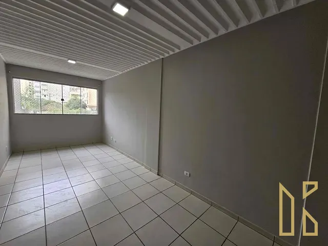 Apartamento com 99m² 3 quartos e 1 banheiro, à venda, no bairro Centro em Londrina