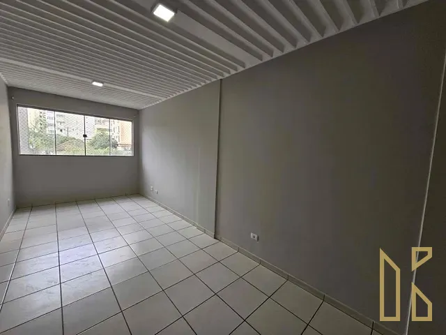Apartamento com 99m² 3 quartos e 1 banheiro, à venda, no bairro Centro em Londrina