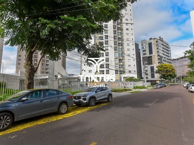 Apartamento 3 quartos e 4 banheiros, para alugar, no bairro Cristo Rei em Curitiba