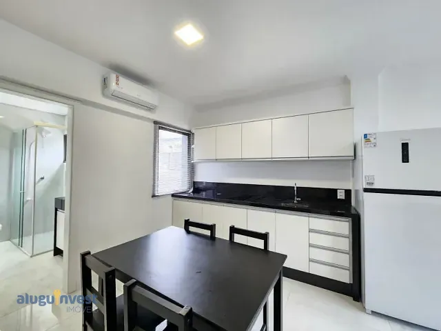 Apartamento 1 quarto e 1 banheiro, para alugar, no bairro Centro em Florianópolis