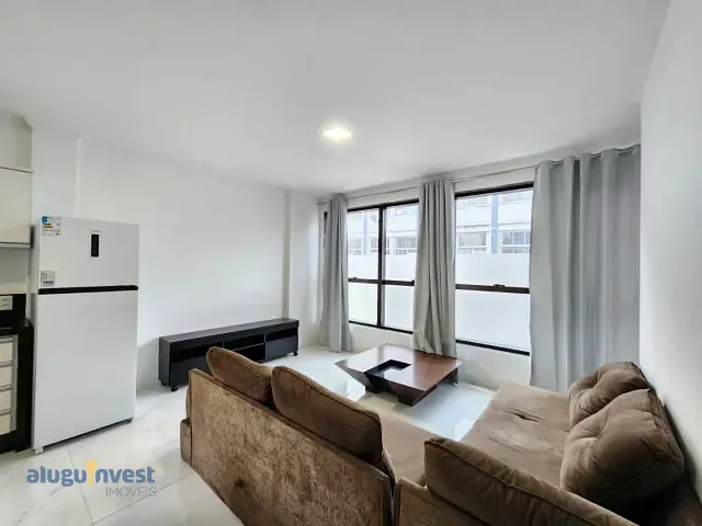 Apartamento 1 quarto e 1 banheiro, para alugar, no bairro Centro em Florianópolis