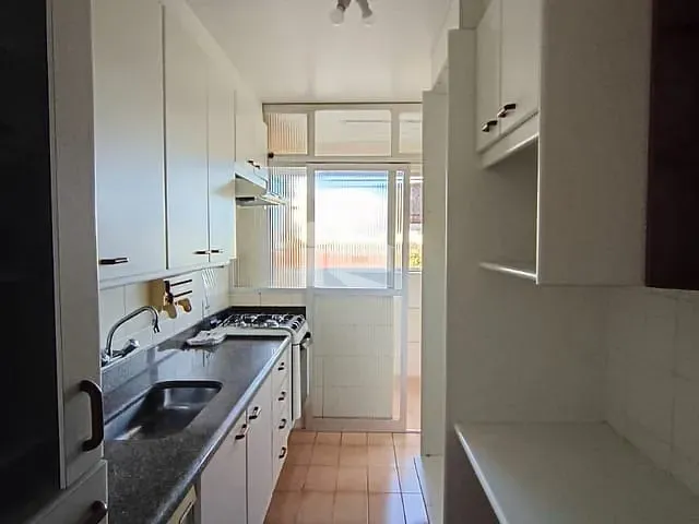 Apartamento 3 quartos e 2 banheiros, para alugar, no bairro Centro em Rolândia