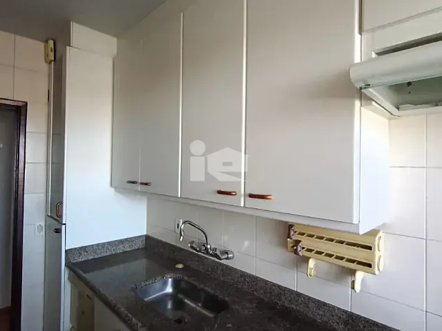 Apartamento 3 quartos e 2 banheiros, para alugar, no bairro Centro em Rolândia