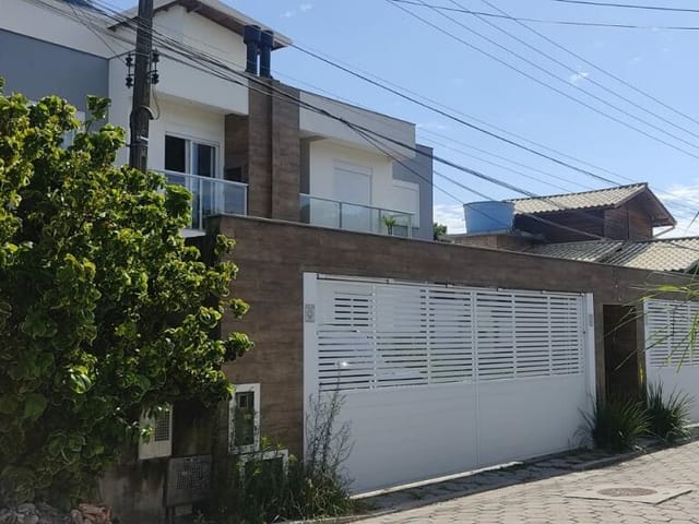 Apartamento com 87m² 2 quartos e 2 banheiros, para alugar, no bairro Ingleses do Rio Vermelho em Florianópolis