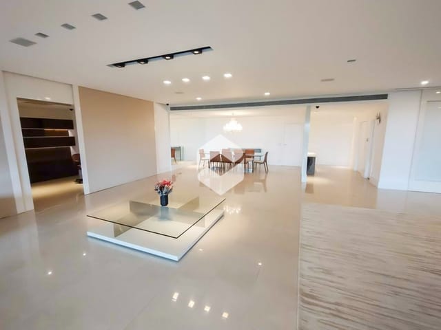 Apartamento com 554m² 5 quartos e 5 banheiros, à venda ou para alugar, no bairro Barra da Tijuca em Rio de Janeiro