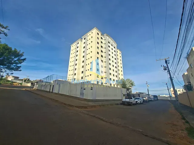 Apartamento 2 quartos e 2 banheiros, à venda ou para alugar, no bairro Candeias em Vitória da Conquista