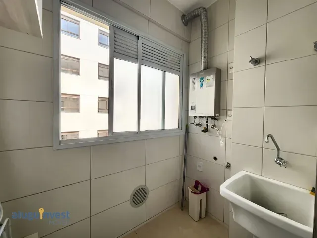 Apartamento 2 quartos e 2 banheiros, para alugar, no bairro Kobrasol em São José