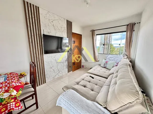 Apartamento 2 quartos e 1 banheiro, à venda, no bairro Maracanã em Colombo