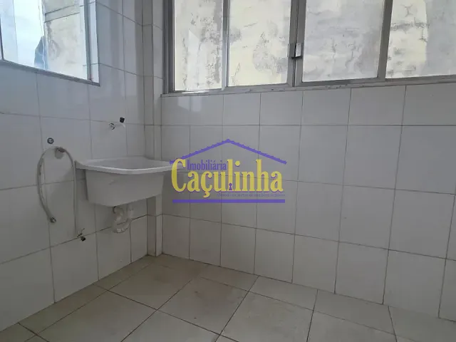 Apartamento com 60m² 2 quartos e 1 banheiro, para alugar, no bairro Centro em Barra do Piraí