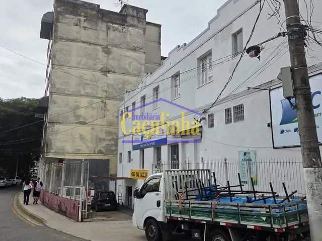 Apartamento com 60m² 2 quartos e 1 banheiro, para alugar, no bairro Centro em Barra do Piraí