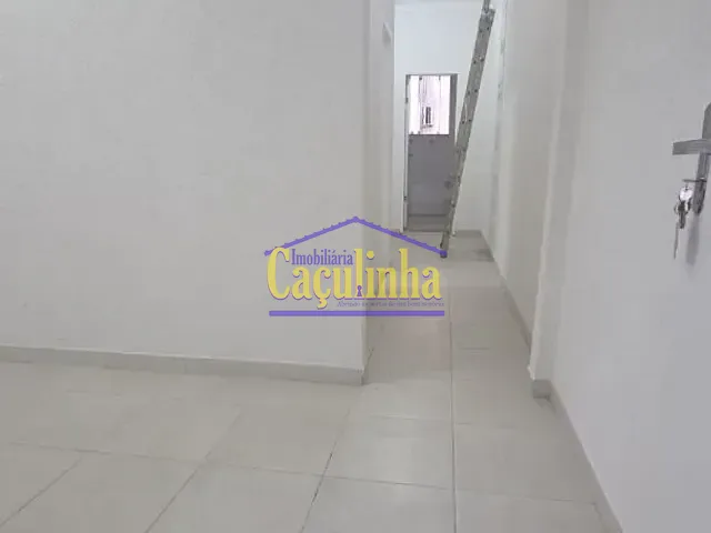 Apartamento com 60m² 2 quartos e 1 banheiro, para alugar, no bairro Centro em Barra do Piraí