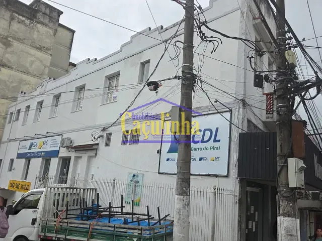 Apartamento com 60m² 2 quartos e 1 banheiro, para alugar, no bairro Centro em Barra do Piraí
