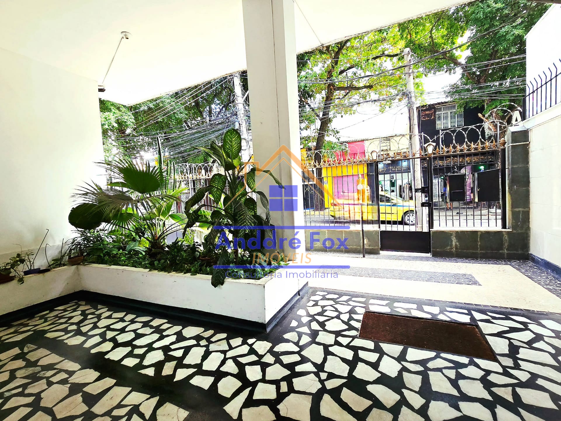 Apartamento à venda com 2 quartos, 75m² - Foto 2