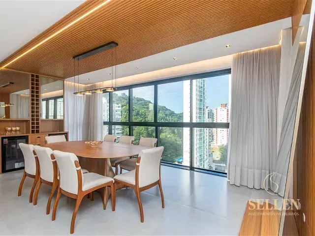 Apartamento com 253m² 4 quartos e 5 banheiros, à venda, no bairro Pioneiros em Balneário Camboriú