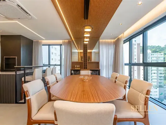 Apartamento com 253m² 4 quartos e 5 banheiros, à venda, no bairro Pioneiros em Balneário Camboriú