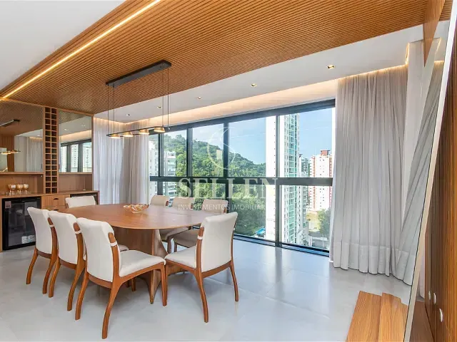 Apartamento com 253m² 4 quartos e 5 banheiros, à venda, no bairro Pioneiros em Balneário Camboriú
