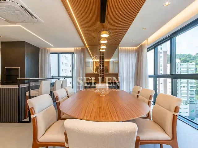 Apartamento com 253m² 4 quartos e 5 banheiros, à venda, no bairro Pioneiros em Balneário Camboriú
