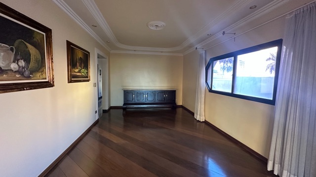 Apartamento com 430m² 4 quartos e 5 banheiros, à venda, no bairro Centro em Londrina