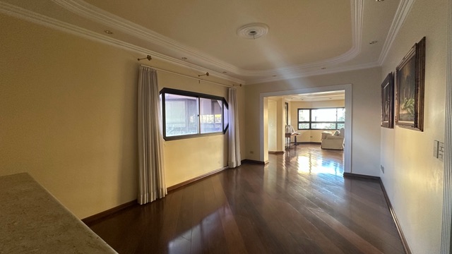 Apartamento com 430m² 4 quartos e 5 banheiros, à venda, no bairro Centro em Londrina