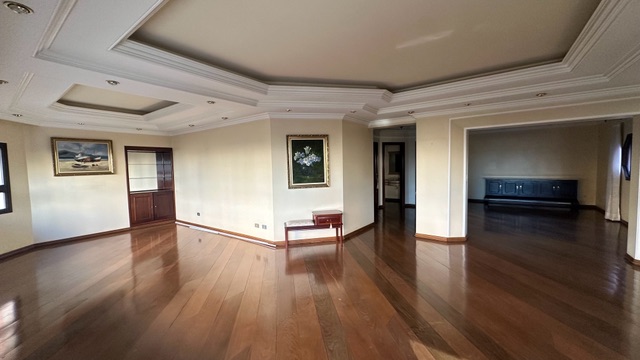Apartamento com 430m² 4 quartos e 5 banheiros, à venda, no bairro Centro em Londrina