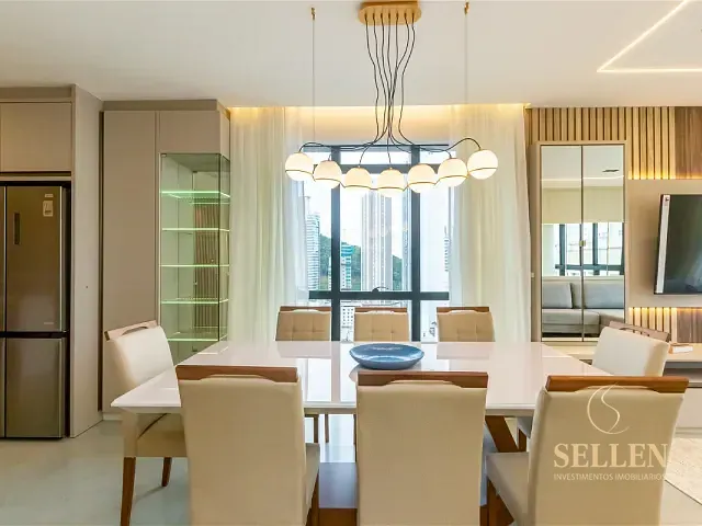 Apartamento com 239m² 3 quartos e 4 banheiros, à venda, no bairro Pioneiros em Balneário Camboriú