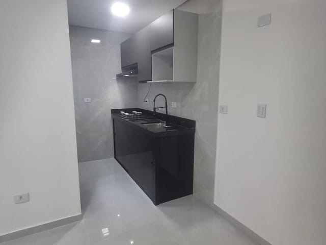 Apartamento 2 quartos e 2 banheiros, para alugar, no bairro Jardim Santo Alberto em Santo André
