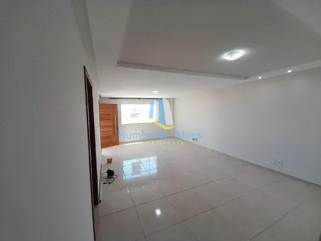 Apartamento com 200m² 3 quartos e 2 banheiros, para alugar, no bairro Felícia em Vitória da Conquista