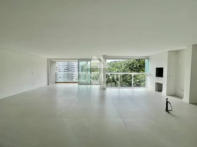 Apartamento com 358m² 4 quartos e 5 banheiros, à venda, no bairro Bom Retiro em Blumenau
