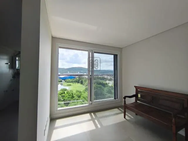 Apartamento 2 quartos e 2 banheiros, à venda, no bairro Jurerê Internacional em Florianópolis