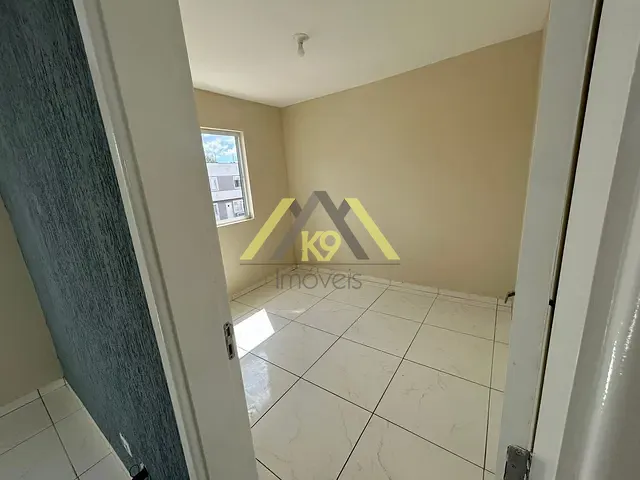 Apartamento 2 quartos e 1 banheiro, à venda, no bairro Guaraituba em Colombo