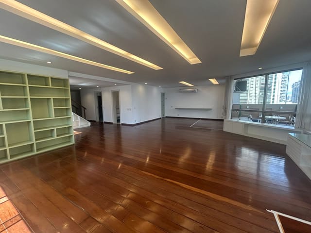 Apartamento com 380m² 4 quartos e 5 banheiros, para alugar, no bairro Barra da Tijuca em Rio de Janeiro