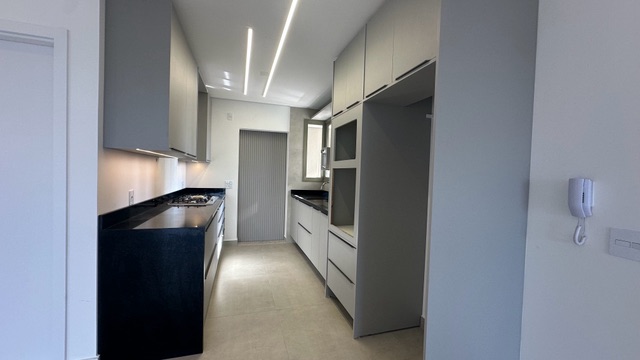 Apartamento 3 quartos e 5 banheiros, para alugar, no bairro Jardim São Jorge em Londrina
