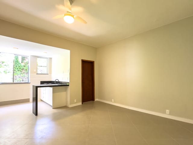 Foto do Apartamento - Conjugado reformado, silencioso e com vista para o verde no Leme. | Vizinhos do Leme