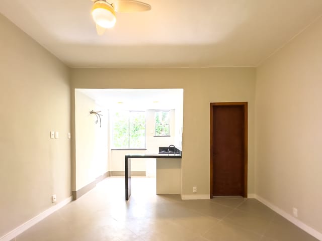 Foto do Apartamento - Conjugado reformado, silencioso e com vista para o verde no Leme. | Vizinhos do Leme