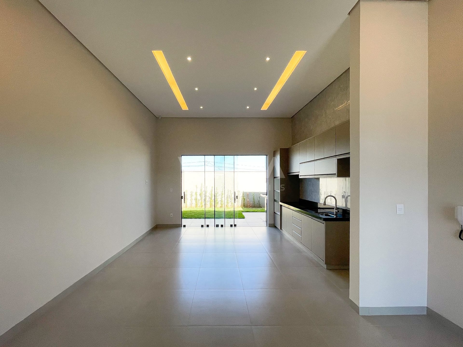 Casa à venda com 3 quartos, 120m² - Foto 1