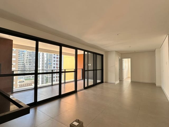 Apartamento com 238m² 3 quartos e 4 banheiros, à venda, no bairro Gleba Fazenda Palhano em Londrina