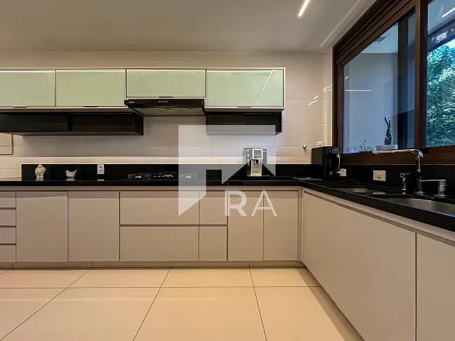 Apartamento 4 quartos e 4 banheiros, à venda, no bairro Asa Norte em Brasília
