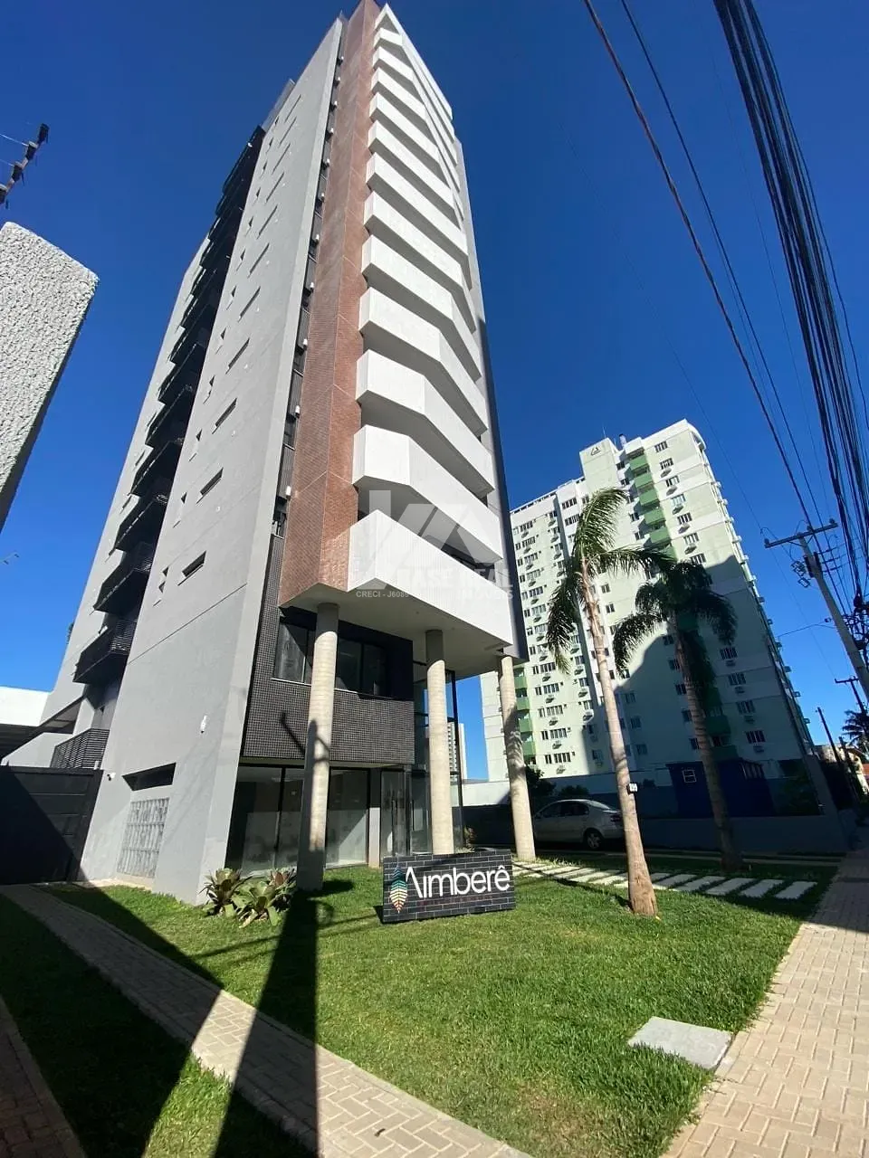 Apartamento mobiliado disponível para venda no Ed. Aimberê — Centro