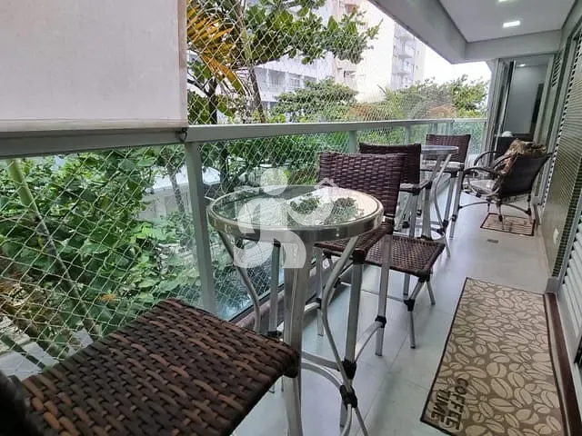 Apartamento com 210m² 4 quartos e 3 banheiros, à venda, no bairro Pitangueiras em Guarujá