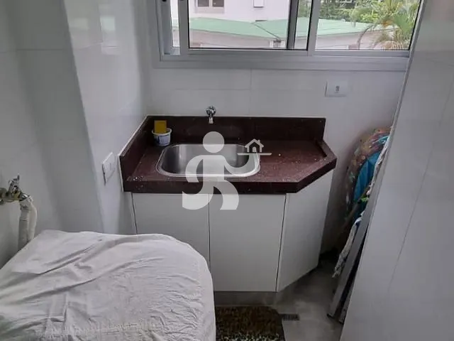 Apartamento com 210m² 4 quartos e 3 banheiros, à venda, no bairro Pitangueiras em Guarujá