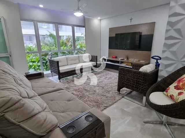 Apartamento com 210m² 4 quartos e 3 banheiros, à venda, no bairro Pitangueiras em Guarujá