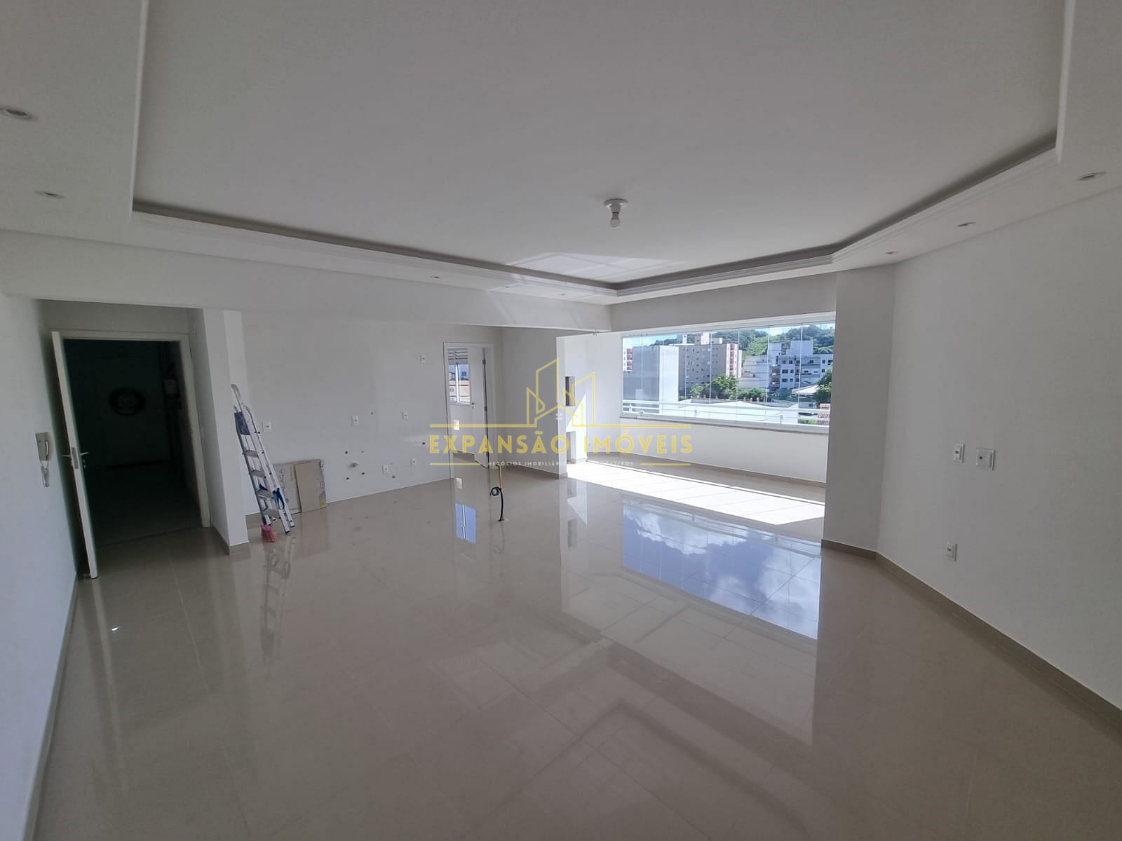 Apartamento à venda com 3 quartos, 105m² - Foto 4