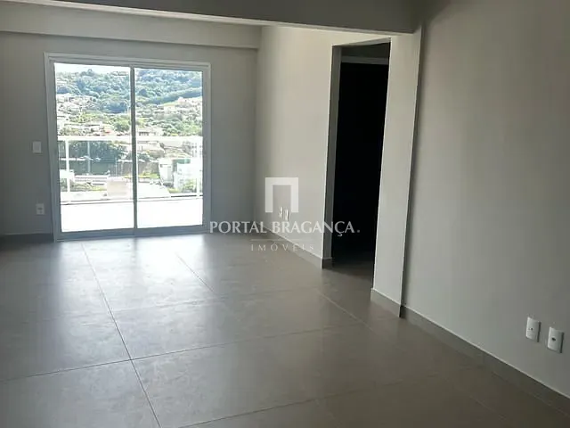 Apartamento 3 quartos e 2 banheiros, à venda ou para alugar, no bairro Centro em Bragança Paulista