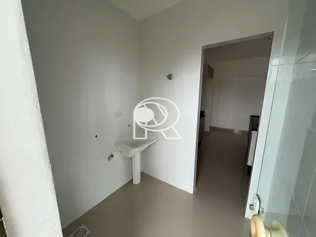 Apartamento 3 quartos e 2 banheiros, para alugar, no bairro Vila Tupy em Registro
