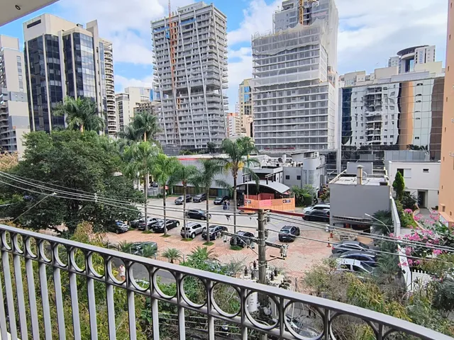 Apartamento 3 quartos e 2 banheiros, para alugar, no bairro Itaim Bibi em São Paulo