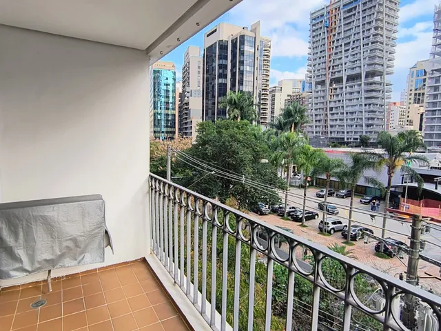 Apartamento 3 quartos e 2 banheiros, para alugar, no bairro Itaim Bibi em São Paulo