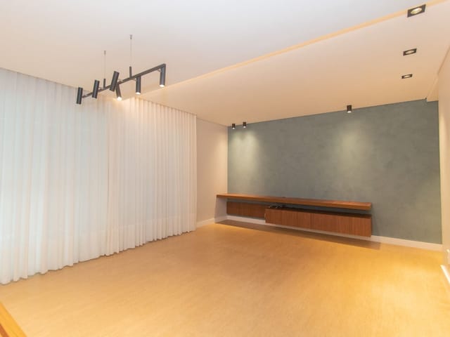 Apartamento com 112m² 3 quartos e 2 banheiros, para alugar, no bairro Orleans em Curitiba