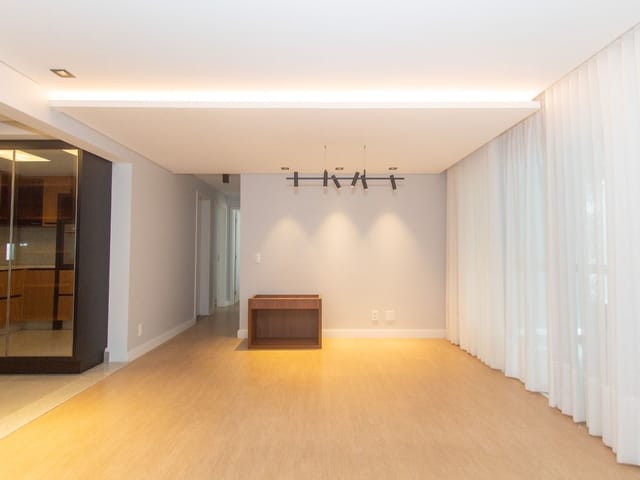Apartamento com 112m² 3 quartos e 2 banheiros, para alugar, no bairro Orleans em Curitiba